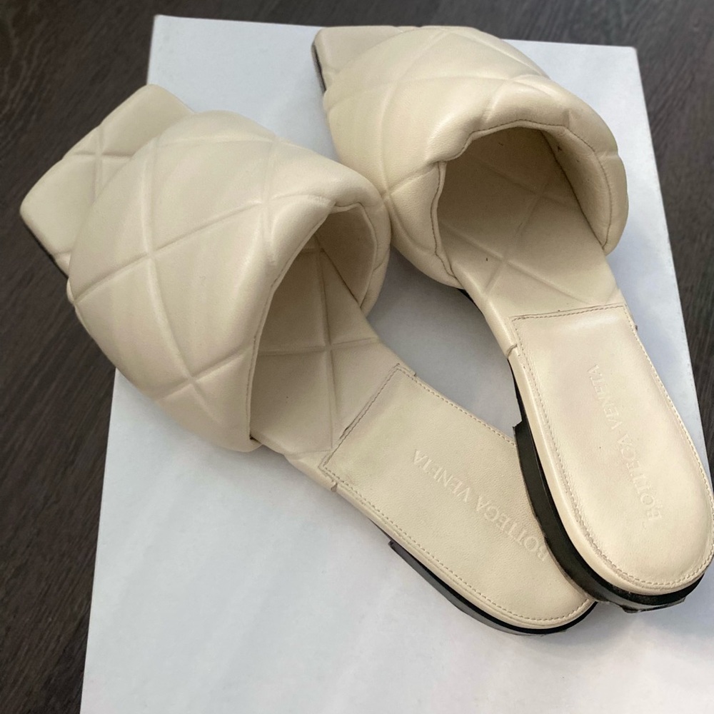 Bottega Veneta Lido Quilted Sandals - Picture 6 of 6